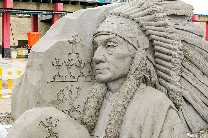 摩艾沙雕神秘的微笑，沙雕上望眼看世界，大安沙雕音樂季遊歷異國風情，一起看沙雕聽音樂！