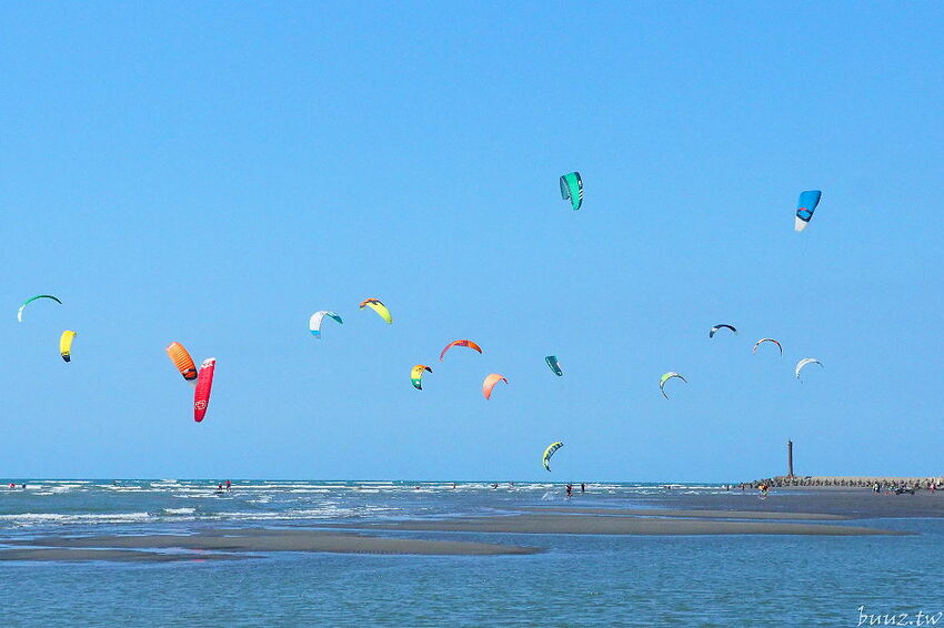 沁藍風箏節限定登場！大型地景藝術風箏天上飛揚，看衝浪競賽、風箏彩繪體驗，秋高氣爽大安微解風！