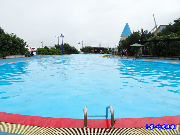 大泳池-大安濱海樂園 (1).jpg