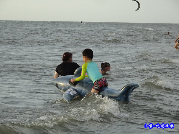 大安海水浴場戲水 (1).jpg