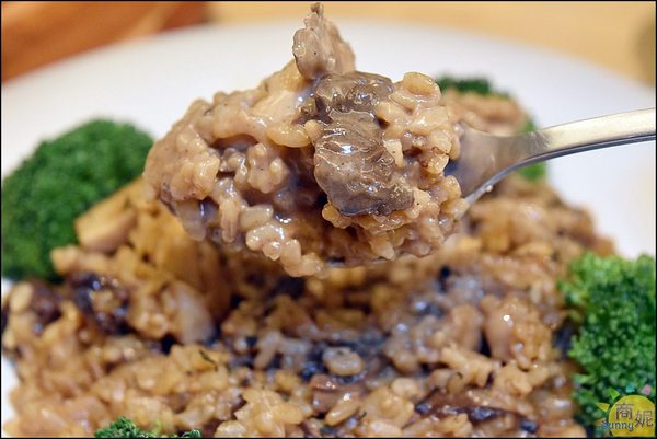 莎莎莉朵Sausalito CAFE:台中西區早午餐飲料喝到飽。莎莎莉朵Sausalito CAFE。美術館巷弄小秘境大份量平價美味聚餐首選@商妮吃喝遊樂