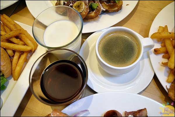 莎莎莉朵Sausalito CAFE:台中西區早午餐飲料喝到飽。莎莎莉朵Sausalito CAFE。美術館巷弄小秘境大份量平價美味聚餐首選@商妮吃喝遊樂