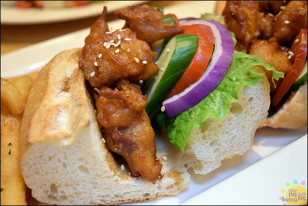 莎莎莉朵Sausalito CAFE:台中西區早午餐飲料喝到飽。莎莎莉朵Sausalito CAFE。美術館巷弄小秘境大份量平價美味聚餐首選@商妮吃喝遊樂