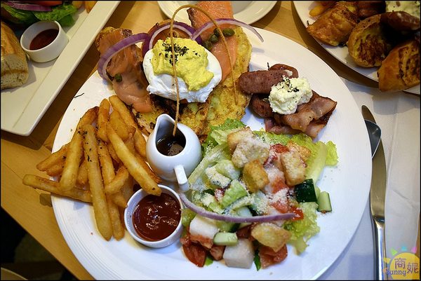 莎莎莉朵Sausalito CAFE:台中西區早午餐飲料喝到飽。莎莎莉朵Sausalito CAFE。美術館巷弄小秘境大份量平價美味聚餐首選@商妮吃喝遊樂