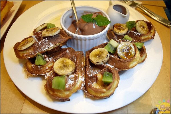 莎莎莉朵Sausalito CAFE:台中西區早午餐飲料喝到飽。莎莎莉朵Sausalito CAFE。美術館巷弄小秘境大份量平價美味聚餐首選@商妮吃喝遊樂