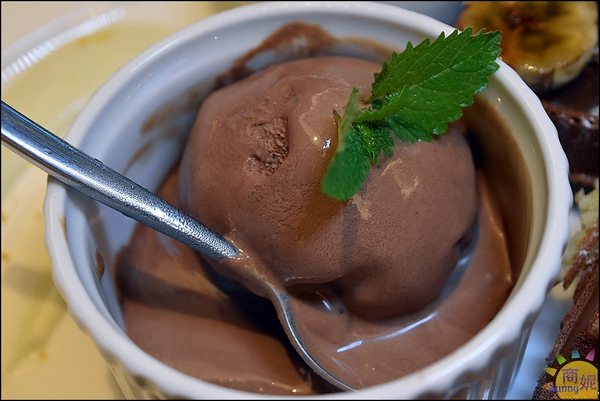 莎莎莉朵Sausalito CAFE:台中西區早午餐飲料喝到飽。莎莎莉朵Sausalito CAFE。美術館巷弄小秘境大份量平價美味聚餐首選@商妮吃喝遊樂