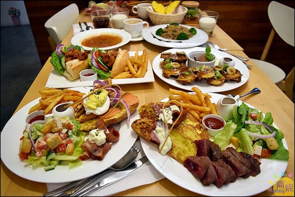 莎莎莉朵Sausalito CAFE:台中西區早午餐飲料喝到飽。莎莎莉朵Sausalito CAFE。美術館巷弄小秘境大份量平價美味聚餐首選@商妮吃喝遊樂