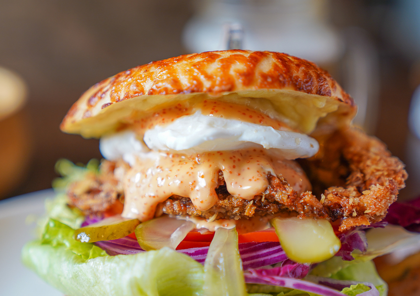 [高雄早午餐]奧斯汀人文咖啡-ig網美熱搜~藏在都市的峇里島渡假風格咖啡館 - 美食好芃友