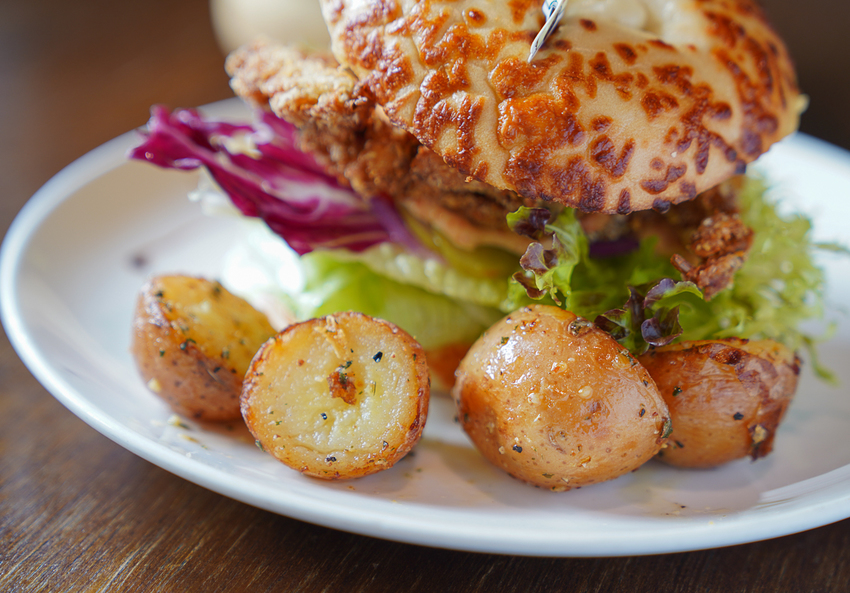 [高雄早午餐]奧斯汀人文咖啡-ig網美熱搜~藏在都市的峇里島渡假風格咖啡館 - 美食好芃友