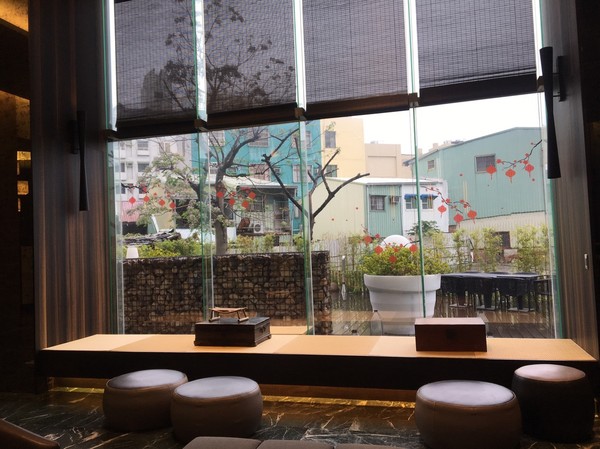 承億文旅 桃城茶樣子: 不用出國去新加玻金沙酒店 嘉義承億文旅 桃城茶樣子就有無邊際泳池 美到不要不要的 Bar酒吧 健身房 文創旅店 IG打卡熱點 承億文旅 桃城茶樣子: 不用出國去新加玻金沙酒店 嘉義承億文旅 桃城茶樣子就有無邊際泳池 美到不要不要的 Bar酒吧 健身房 文創旅店 IG打卡熱點