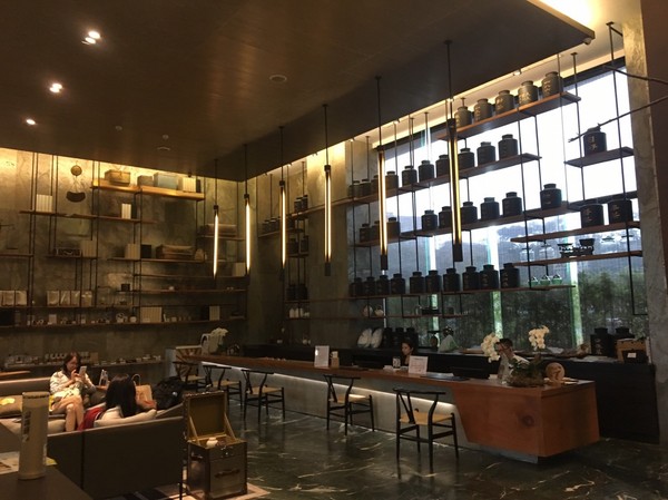 承億文旅 桃城茶樣子: 不用出國去新加玻金沙酒店 嘉義承億文旅 桃城茶樣子就有無邊際泳池 美到不要不要的 Bar酒吧 健身房 文創旅店 IG打卡熱點 承億文旅 桃城茶樣子: 不用出國去新加玻金沙酒店 嘉義承億文旅 桃城茶樣子就有無邊際泳池 美到不要不要的 Bar酒吧 健身房 文創旅店 IG打卡熱點