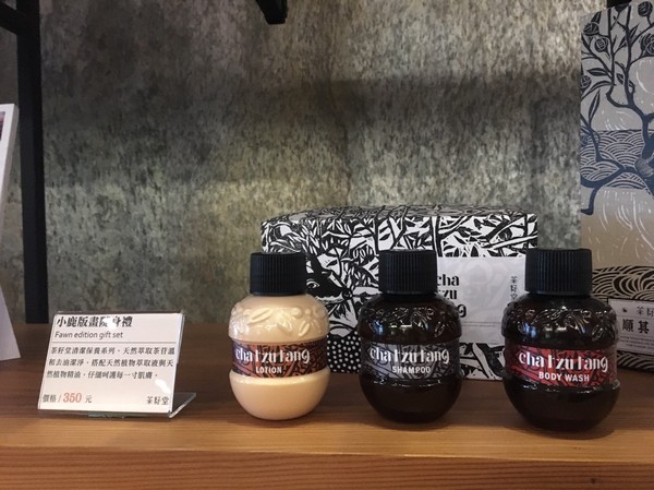 承億文旅 桃城茶樣子: 不用出國去新加玻金沙酒店 嘉義承億文旅 桃城茶樣子就有無邊際泳池 美到不要不要的 Bar酒吧 健身房 文創旅店 IG打卡熱點 承億文旅 桃城茶樣子: 不用出國去新加玻金沙酒店 嘉義承億文旅 桃城茶樣子就有無邊際泳池 美到不要不要的 Bar酒吧 健身房 文創旅店 IG打卡熱點