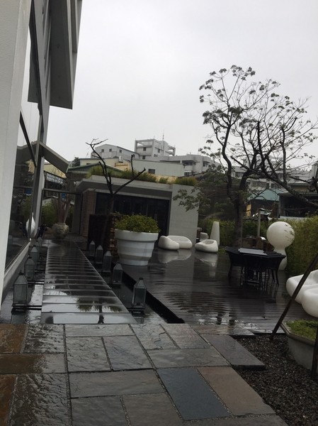 承億文旅 桃城茶樣子: 不用出國去新加玻金沙酒店 嘉義承億文旅 桃城茶樣子就有無邊際泳池 美到不要不要的 Bar酒吧 健身房 文創旅店 IG打卡熱點 承億文旅 桃城茶樣子: 不用出國去新加玻金沙酒店 嘉義承億文旅 桃城茶樣子就有無邊際泳池 美到不要不要的 Bar酒吧 健身房 文創旅店 IG打卡熱點