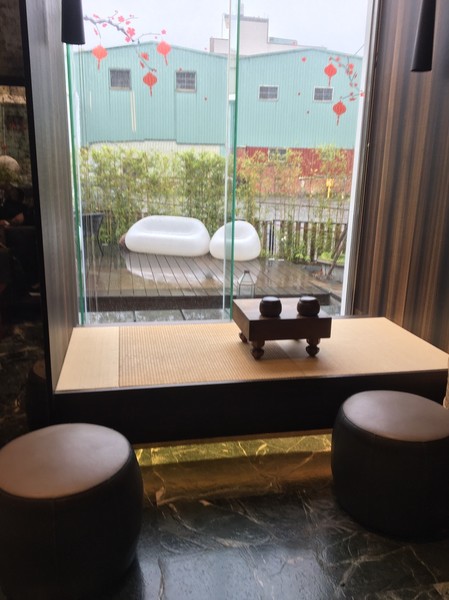 承億文旅 桃城茶樣子: 不用出國去新加玻金沙酒店 嘉義承億文旅 桃城茶樣子就有無邊際泳池 美到不要不要的 Bar酒吧 健身房 文創旅店 IG打卡熱點 承億文旅 桃城茶樣子: 不用出國去新加玻金沙酒店 嘉義承億文旅 桃城茶樣子就有無邊際泳池 美到不要不要的 Bar酒吧 健身房 文創旅店 IG打卡熱點