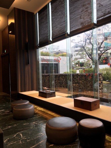 承億文旅 桃城茶樣子: 不用出國去新加玻金沙酒店 嘉義承億文旅 桃城茶樣子就有無邊際泳池 美到不要不要的 Bar酒吧 健身房 文創旅店 IG打卡熱點 承億文旅 桃城茶樣子: 不用出國去新加玻金沙酒店 嘉義承億文旅 桃城茶樣子就有無邊際泳池 美到不要不要的 Bar酒吧 健身房 文創旅店 IG打卡熱點