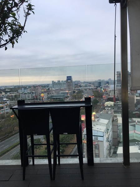 承億文旅 桃城茶樣子: 不用出國去新加玻金沙酒店 嘉義承億文旅 桃城茶樣子就有無邊際泳池 美到不要不要的 Bar酒吧 健身房 文創旅店 IG打卡熱點 承億文旅 桃城茶樣子: 不用出國去新加玻金沙酒店 嘉義承億文旅 桃城茶樣子就有無邊際泳池 美到不要不要的 Bar酒吧 健身房 文創旅店 IG打卡熱點