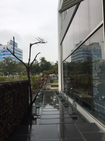 承億文旅 桃城茶樣子: 不用出國去新加玻金沙酒店 嘉義承億文旅 桃城茶樣子就有無邊際泳池 美到不要不要的 Bar酒吧 健身房 文創旅店 IG打卡熱點 承億文旅 桃城茶樣子: 不用出國去新加玻金沙酒店 嘉義承億文旅 桃城茶樣子就有無邊際泳池 美到不要不要的 Bar酒吧 健身房 文創旅店 IG打卡熱點