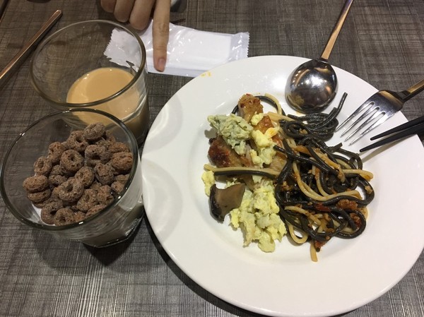 承億文旅 桃城茶樣子: 不用出國去新加玻金沙酒店 嘉義承億文旅 桃城茶樣子就有無邊際泳池 美到不要不要的 Bar酒吧 健身房 文創旅店 IG打卡熱點 承億文旅 桃城茶樣子: 不用出國去新加玻金沙酒店 嘉義承億文旅 桃城茶樣子就有無邊際泳池 美到不要不要的 Bar酒吧 健身房 文創旅店 IG打卡熱點