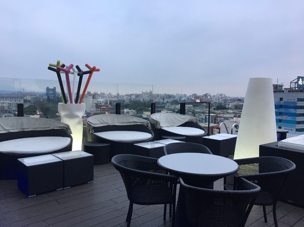 承億文旅 桃城茶樣子: 不用出國去新加玻金沙酒店 嘉義承億文旅 桃城茶樣子就有無邊際泳池 美到不要不要的 Bar酒吧 健身房 文創旅店 IG打卡熱點 承億文旅 桃城茶樣子: 不用出國去新加玻金沙酒店 嘉義承億文旅 桃城茶樣子就有無邊際泳池 美到不要不要的 Bar酒吧 健身房 文創旅店 IG打卡熱點