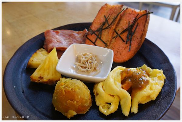 隔壁咖啡-明太子朝食-1.JPG
