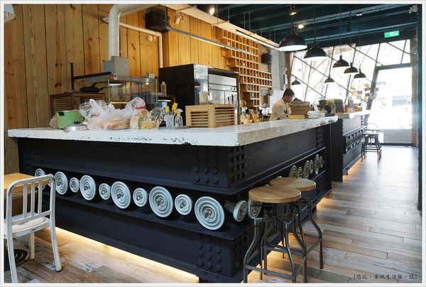 隔壁咖啡-一樓-4-櫃台.JPG