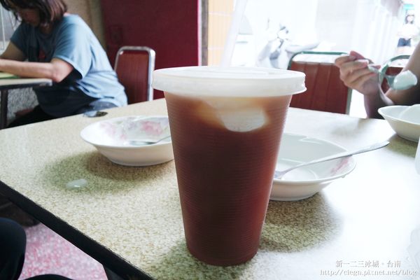 【台南北區│冰品】新一二三冰城│傳統懷舊香綿冰秤重賣、小巷弄裡的古老製冰機│午後銅板價冰品