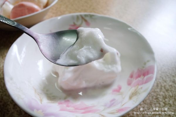 【台南北區│冰品】新一二三冰城│傳統懷舊香綿冰秤重賣、小巷弄裡的古老製冰機│午後銅板價冰品