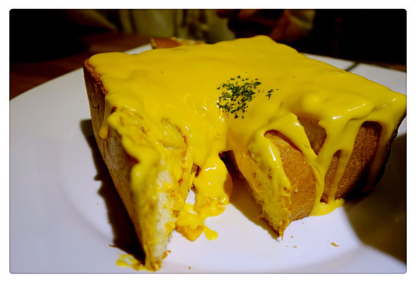 Caffe' bene 카페베네 - 台北1號店-忠孝：Caffe Bene 台北忠孝店 ~ 來自韓國的咖啡店．用餐不限時 - 捷運忠孝敦化站