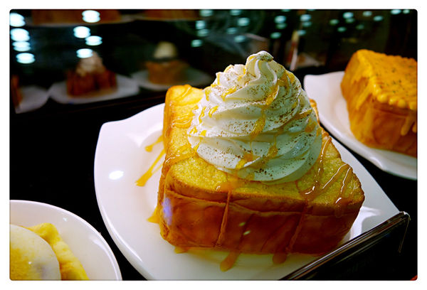 Caffe' bene 카페베네 - 台北1號店-忠孝：Caffe Bene 台北忠孝店 ~ 來自韓國的咖啡店．用餐不限時 - 捷運忠孝敦化站