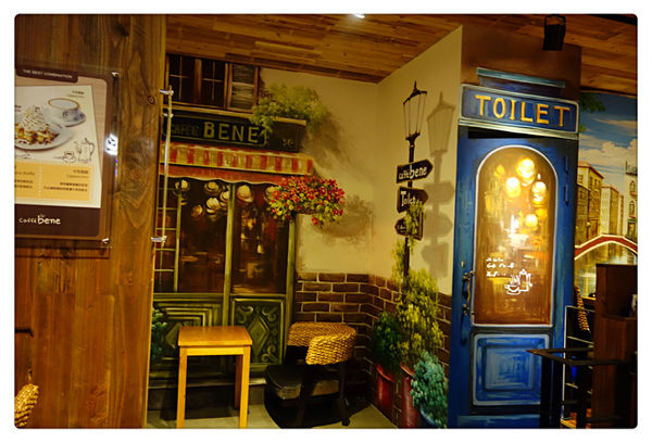 Caffe' bene 카페베네 - 台北1號店-忠孝：Caffe Bene 台北忠孝店 ~ 來自韓國的咖啡店．用餐不限時 - 捷運忠孝敦化站