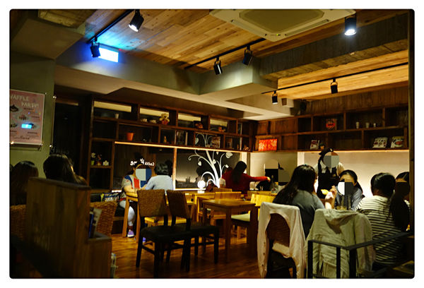 Caffe' bene 카페베네 - 台北1號店-忠孝：Caffe Bene 台北忠孝店 ~ 來自韓國的咖啡店．用餐不限時 - 捷運忠孝敦化站