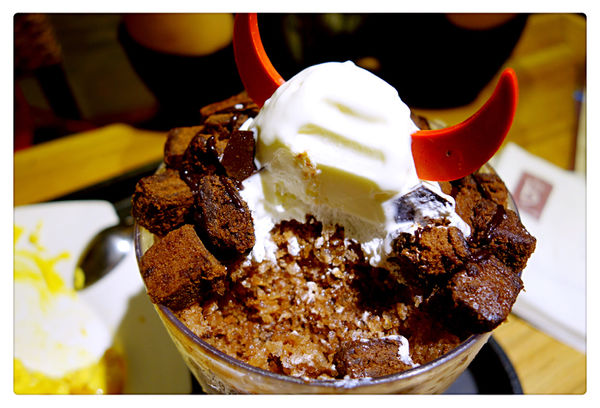 Caffe' bene 카페베네 - 台北1號店-忠孝：Caffe Bene 台北忠孝店 ~ 來自韓國的咖啡店．用餐不限時 - 捷運忠孝敦化站