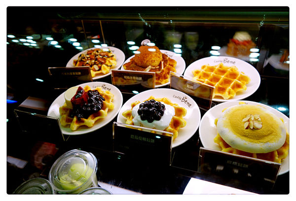 Caffe' bene 카페베네 - 台北1號店-忠孝：Caffe Bene 台北忠孝店 ~ 來自韓國的咖啡店．用餐不限時 - 捷運忠孝敦化站