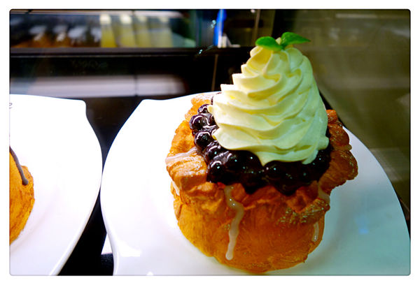 Caffe' bene 카페베네 - 台北1號店-忠孝：Caffe Bene 台北忠孝店 ~ 來自韓國的咖啡店．用餐不限時 - 捷運忠孝敦化站