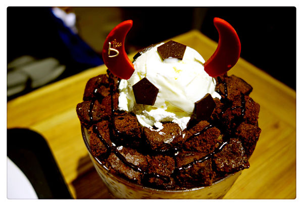 Caffe' bene 카페베네 - 台北1號店-忠孝：Caffe Bene 台北忠孝店 ~ 來自韓國的咖啡店．用餐不限時 - 捷運忠孝敦化站