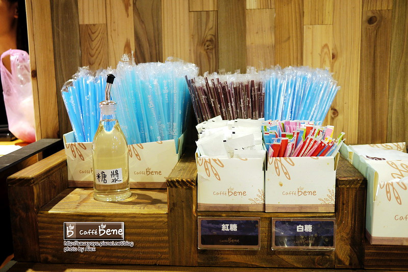 【台北】Caffe bene 카페베네 咖啡陪你 - 台北1號店-忠孝 ~ 韓流來襲 張根碩與韓藝瑟代言 韓偶像劇秘密花園場景~