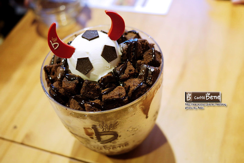 【台北】Caffe bene 카페베네 咖啡陪你 - 台北1號店-忠孝 ~ 韓流來襲 張根碩與韓藝瑟代言 韓偶像劇秘密花園場景~