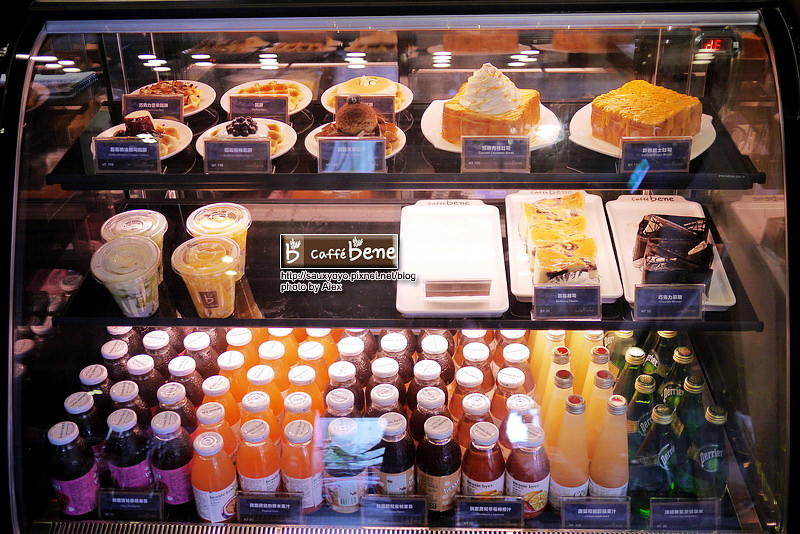 【台北】Caffe bene 카페베네 咖啡陪你 - 台北1號店-忠孝 ~ 韓流來襲 張根碩與韓藝瑟代言 韓偶像劇秘密花園場景~