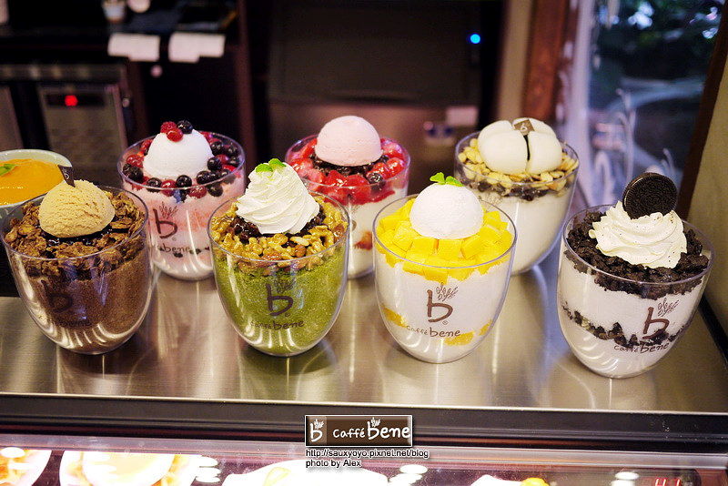 【台北】Caffe bene 카페베네 咖啡陪你 - 台北1號店-忠孝 ~ 韓流來襲 張根碩與韓藝瑟代言 韓偶像劇秘密花園場景~