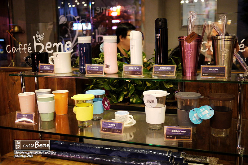 【台北】Caffe bene 카페베네 咖啡陪你 - 台北1號店-忠孝 ~ 韓流來襲 張根碩與韓藝瑟代言 韓偶像劇秘密花園場景~