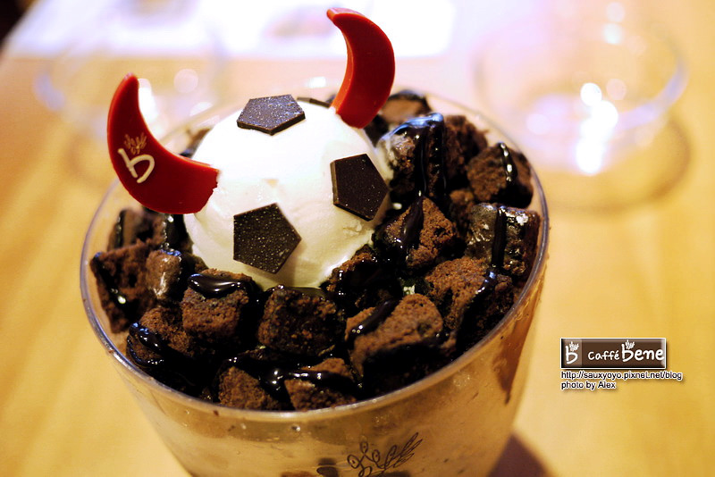 【台北】Caffe bene 카페베네 咖啡陪你 - 台北1號店-忠孝 ~ 韓流來襲 張根碩與韓藝瑟代言 韓偶像劇秘密花園場景~