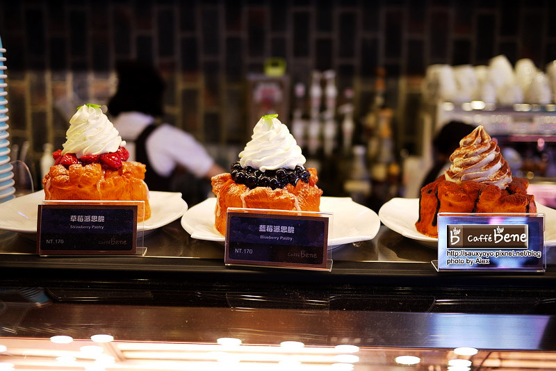 【台北】Caffe bene 카페베네 咖啡陪你 - 台北1號店-忠孝 ~ 韓流來襲 張根碩與韓藝瑟代言 韓偶像劇秘密花園場景~