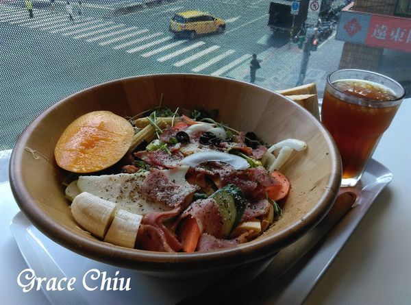 丘比手作土司早午餐 木盆沙拉 華山市場 捷運善導寺站 丘比手作土司早午餐 木盆沙拉 華山市場 捷運善導寺站