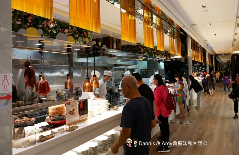 《新竹吃到飽餐廳推薦》芙洛麗飯店食譜自助百匯BUFFET,各國料理200多道菜色任你選。手沖和牛牛肉湯,現點現做肋眼牛排,炙燒握壽司,櫻桃鴨,鮑魚海鮮粥,舒芙蕾,暢飲海尼根生啤酒︱聚餐尾牙春酒快點訂起來(影片)