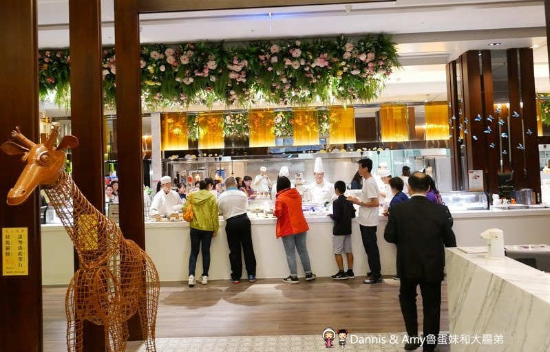 《新竹吃到飽餐廳推薦》芙洛麗飯店食譜自助百匯BUFFET,各國料理200多道菜色任你選。手沖和牛牛肉湯,現點現做肋眼牛排,炙燒握壽司,櫻桃鴨,鮑魚海鮮粥,舒芙蕾,暢飲海尼根生啤酒︱聚餐尾牙春酒快點訂起來（影片）