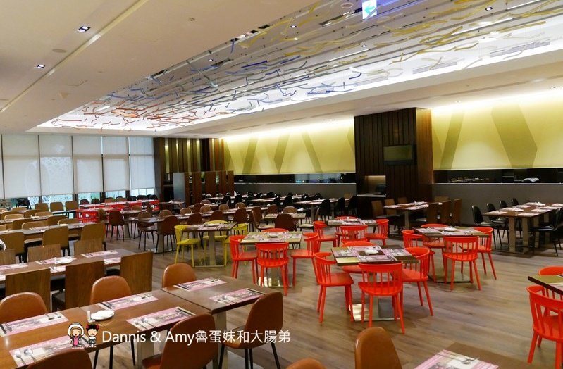 《新竹吃到飽餐廳推薦》芙洛麗飯店食譜自助百匯BUFFET,各國料理200多道菜色任你選。手沖和牛牛肉湯,現點現做肋眼牛排,炙燒握壽司,櫻桃鴨,鮑魚海鮮粥,舒芙蕾,暢飲海尼根生啤酒︱聚餐尾牙春酒快點訂起來(影片)