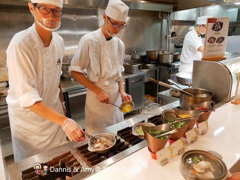 《新竹吃到飽餐廳推薦》芙洛麗飯店食譜自助百匯BUFFET,各國料理200多道菜色任你選。手沖和牛牛肉湯,現點現做肋眼牛排,炙燒握壽司,櫻桃鴨,鮑魚海鮮粥,舒芙蕾,暢飲海尼根生啤酒︱聚餐尾牙春酒快點訂起來(影片)