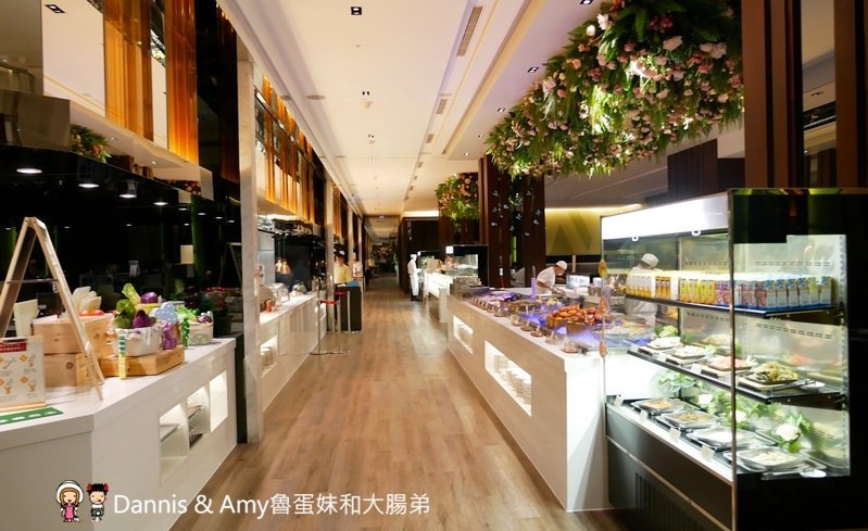 《新竹吃到飽餐廳推薦》芙洛麗飯店食譜自助百匯BUFFET,各國料理200多道菜色任你選。手沖和牛牛肉湯,現點現做肋眼牛排,炙燒握壽司,櫻桃鴨,鮑魚海鮮粥,舒芙蕾,暢飲海尼根生啤酒︱聚餐尾牙春酒快點訂起來(影片)