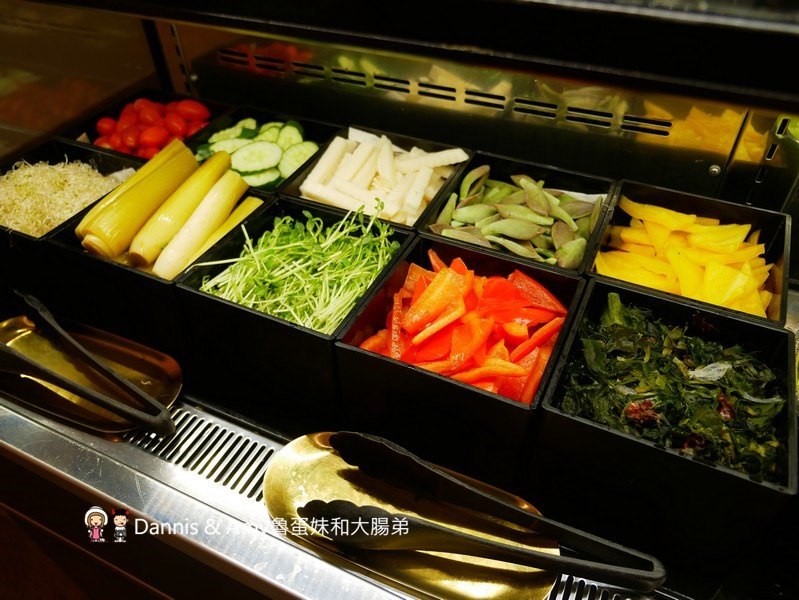 《新竹吃到飽餐廳推薦》芙洛麗飯店食譜自助百匯BUFFET,各國料理200多道菜色任你選。手沖和牛牛肉湯,現點現做肋眼牛排,炙燒握壽司,櫻桃鴨,鮑魚海鮮粥,舒芙蕾,暢飲海尼根生啤酒︱聚餐尾牙春酒快點訂起來(影片)