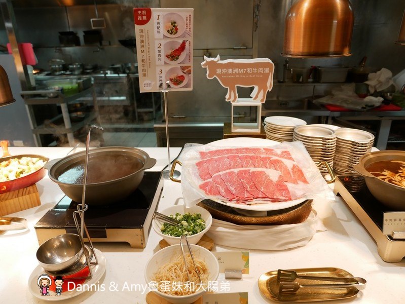 《新竹吃到飽餐廳推薦》芙洛麗飯店食譜自助百匯BUFFET,各國料理200多道菜色任你選。手沖和牛牛肉湯,現點現做肋眼牛排,炙燒握壽司,櫻桃鴨,鮑魚海鮮粥,舒芙蕾,暢飲海尼根生啤酒︱聚餐尾牙春酒快點訂起來(影片)